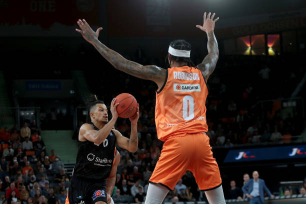 利物浦晒海报预热联赛杯决赛，斯洛特单人出镜.